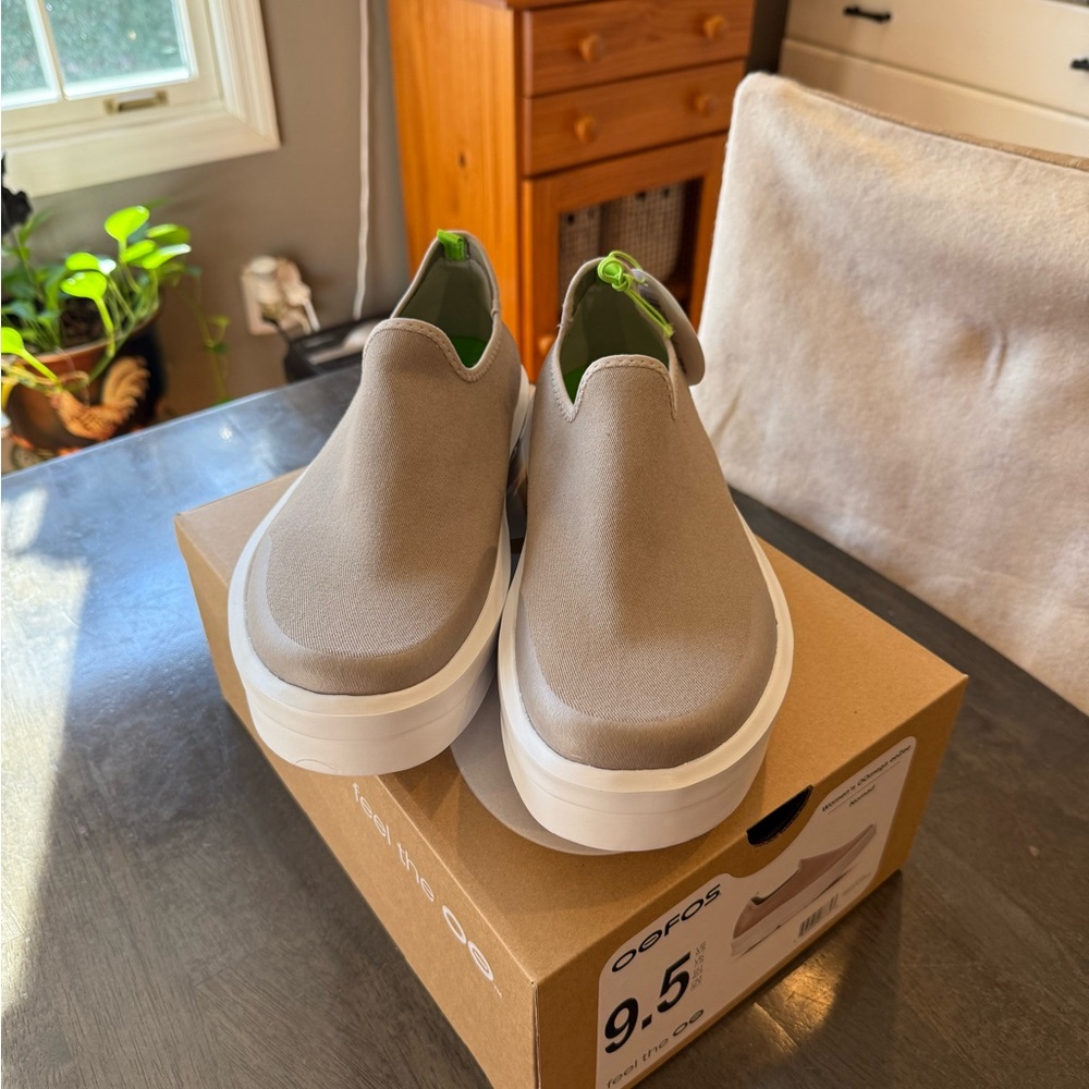 OOFOS Taupe Slip-On Shoes with White Soles Women’s size 9.5B